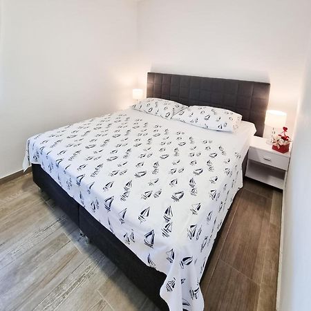 Apartment Ane 2 Tisno Bagian luar foto