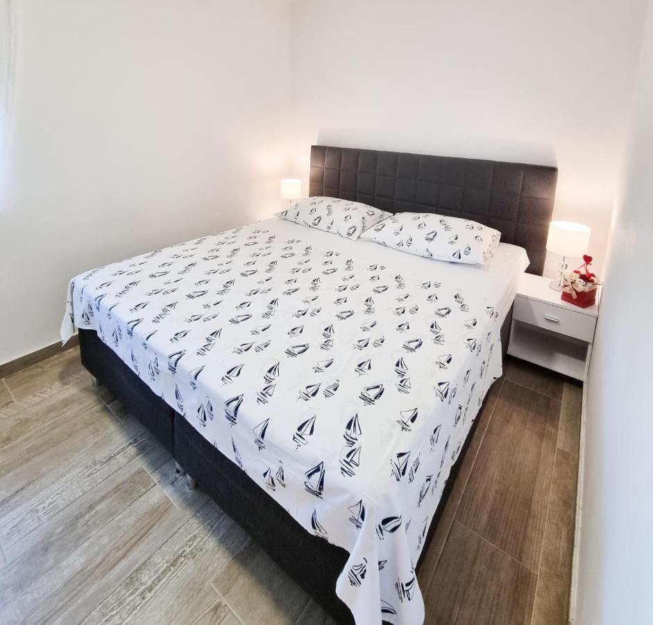 Apartment Ane 2 Tisno Bagian luar foto